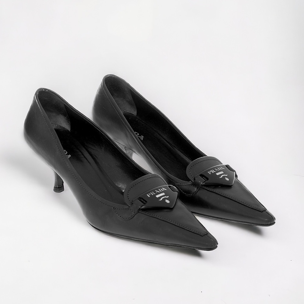 Prada Y2K Vintage Logo Plaque Kitten Heel Leather Pumps